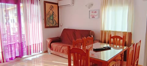 Seating area, Dining area, air conditioner