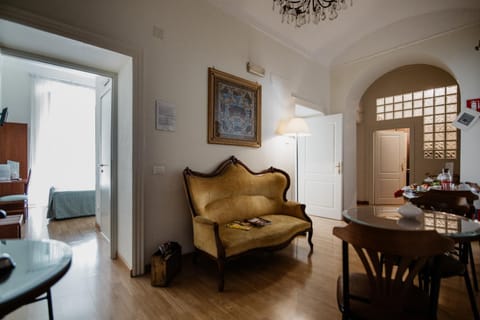 Communal lounge/ TV room