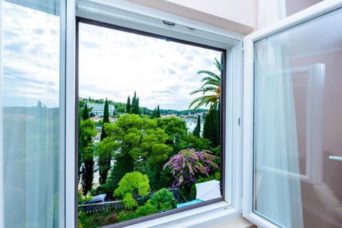 Living room, Garden view, Landmark view, Sea view