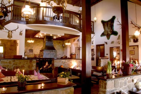 Property building, Restaurant/places to eat, Food and drinks