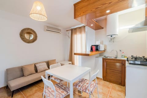 Kitchen or kitchenette, Living room, Seating area