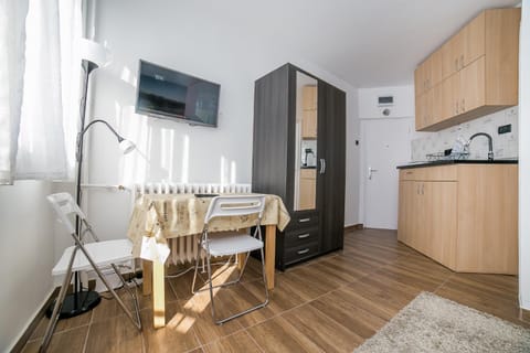 TV and multimedia, Kitchen or kitchenette, Dining area