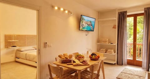 Kitchen or kitchenette, Living room, air conditioner, air conditioner