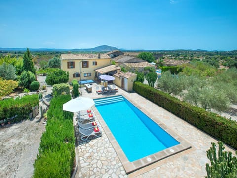 Property building, Nearby landmark, Facade/entrance, Spring, Off site, Day, Natural landscape, Bird's eye view, Garden, Table tennis, Garden view, Mountain view, Pool view, Swimming pool, sunbed