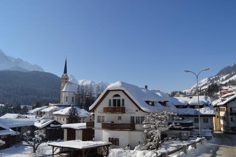 Facade/entrance, Winter