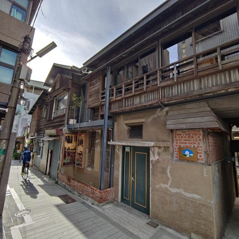 Property building, Neighbourhood, Street view, Quiet street view