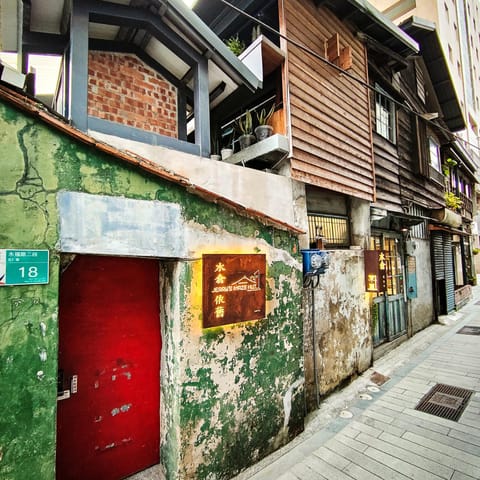 Property building, Neighbourhood, Street view, Quiet street view