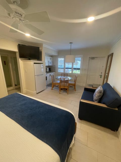 High Noon Beach Resort Hotel in Lauderdale-by-the-Sea