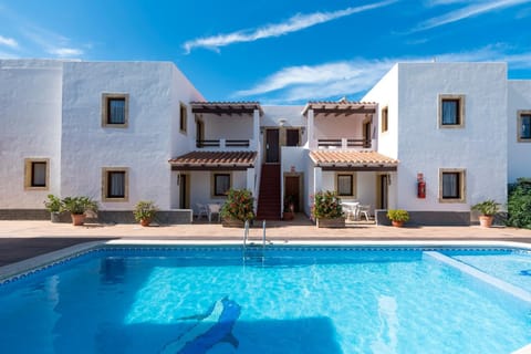 Property building, Swimming pool, Swimming pool