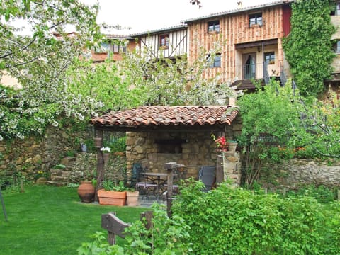 Facade/entrance, Garden