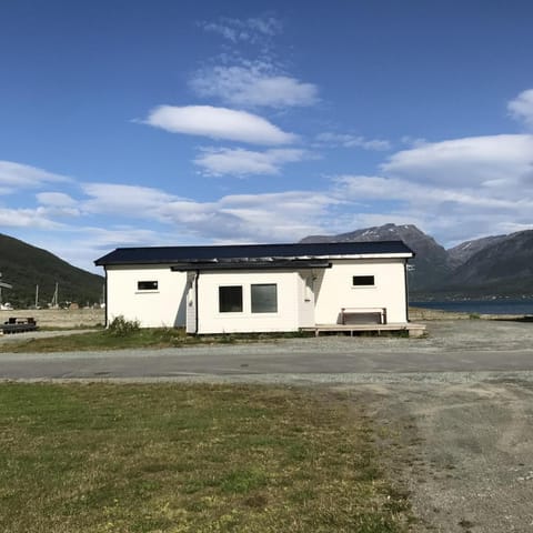 Løkvollstranda camping As Campground/ 
RV Resort in Troms Og Finnmark