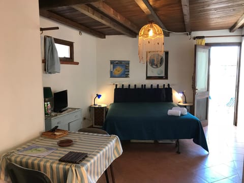 Photo of the whole room, Seating area