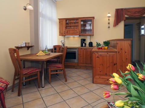 Kitchen or kitchenette, Dining area, pet friendly, stove