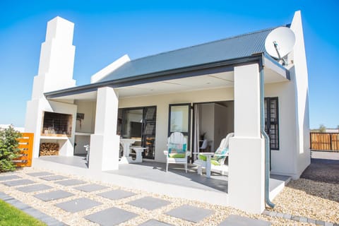 Property building, Patio, BBQ facilities, Balcony/Terrace