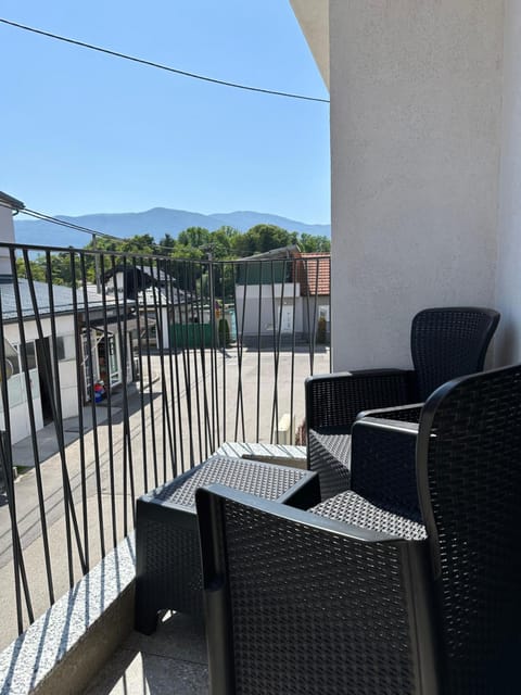 Patio, Day, Natural landscape, Balcony/Terrace, Seating area