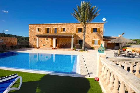 Property building, Patio, Facade/entrance, Day, Garden, Balcony/Terrace, On site, Pool view, Swimming pool, Swimming pool, sunbed