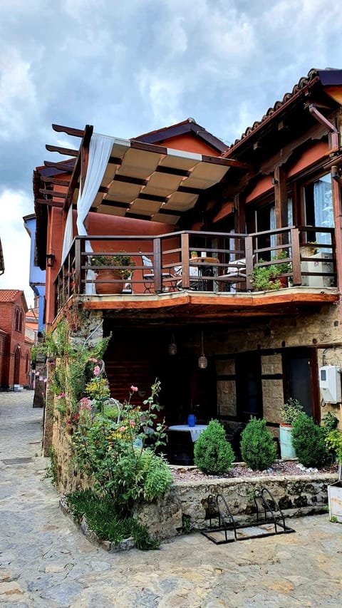 Property building, Day