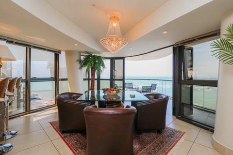 Natural landscape, Balcony/Terrace, Seating area, Dining area, Sea view
