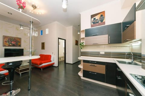 Kitchen or kitchenette, Dining area, minibar, stove