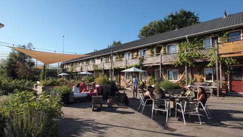 Property building, People, Balcony/Terrace, Garden view