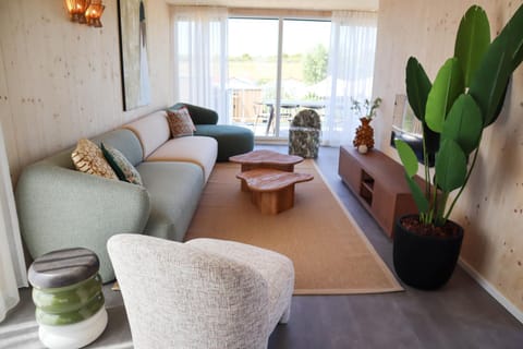 Vlugtenburg Campground/ 
RV Resort in s-Gravenzande