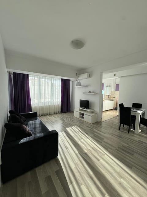 TV and multimedia, Living room, Photo of the whole room, Seating area