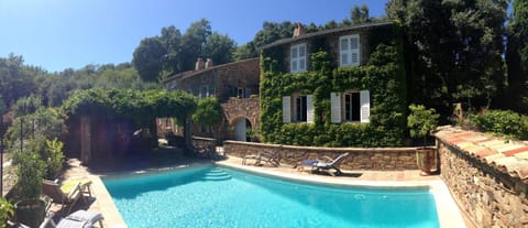 Villa spacieuse en campagne près de La Garde-Freinet avec piscine Villa in Grimaud