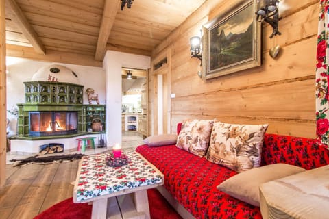 Living room, Decorative detail, Seating area
