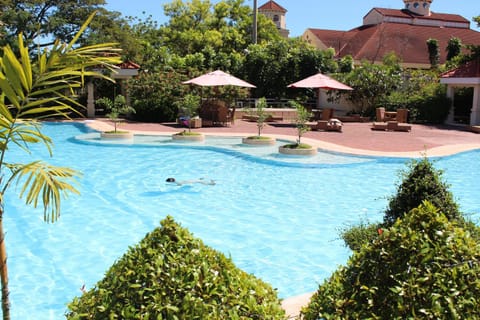 Day, Swimming pool