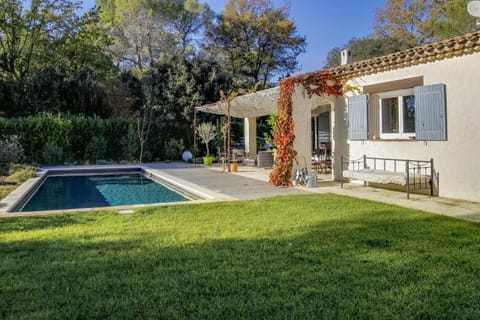 Property building, Garden, Garden, Swimming pool