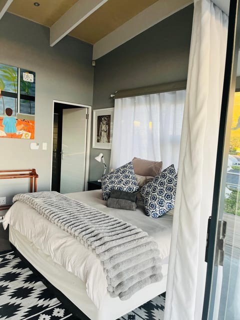 3 Indigo with Solar Apartment in Western Cape