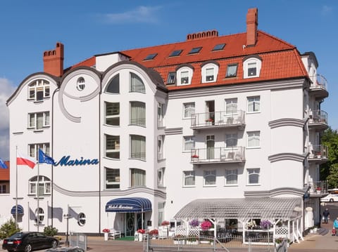 Property building, Facade/entrance, Logo/Certificate/Sign, Location