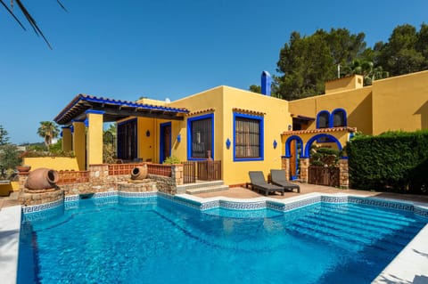Facade/entrance, Swimming pool, Swimming pool