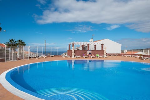 Landmark view, Sea view, Street view, Swimming pool