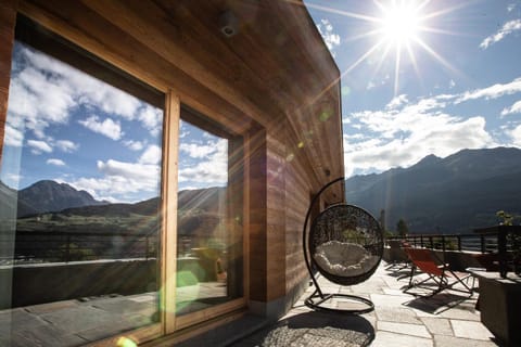 Property building, Balcony/Terrace, Mountain view