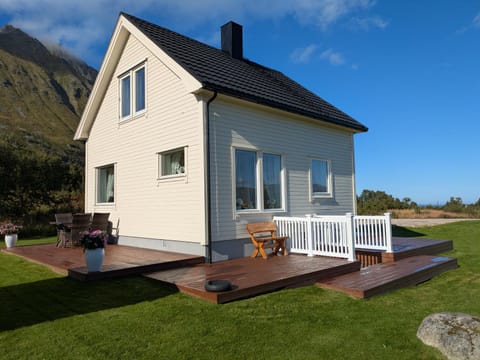 Property building, Patio, Day, Garden