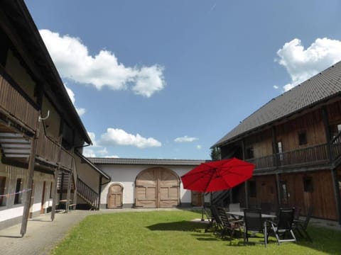Patio, Area and facilities