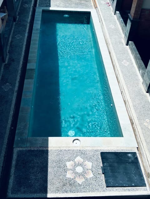 Day, Swimming pool