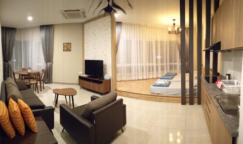 Bed, Living room, Photo of the whole room, Seating area