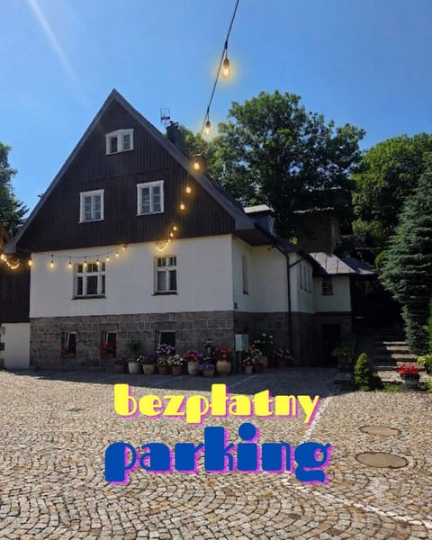 Property building, Garden, Parking