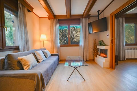 Living room, Seating area, internet