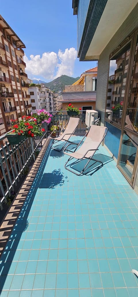 Balcony/Terrace, sunbed