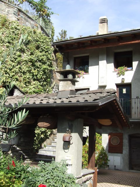 Le Rocher House in Châtillon