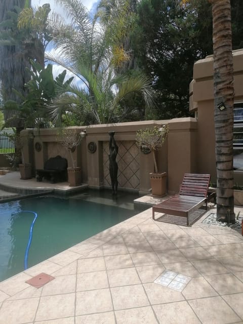 Oudtshoorn Guest House Bed and Breakfast in Western Cape