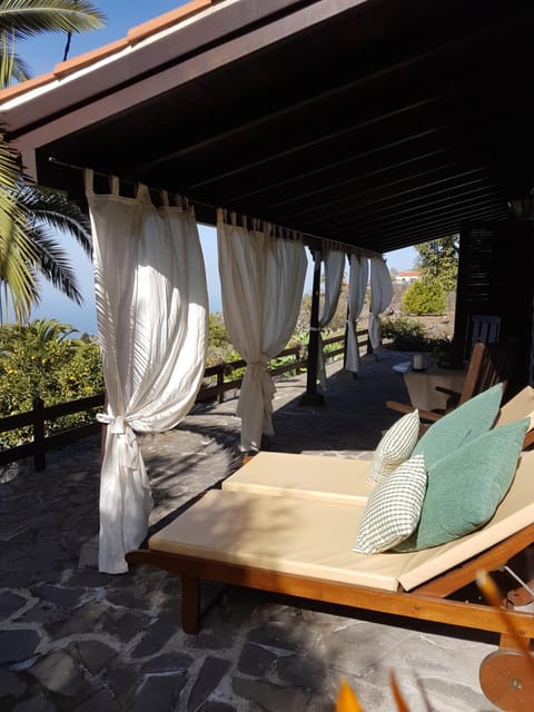 Patio, Seating area