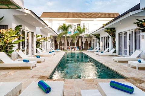 Swimming pool, Swimming pool