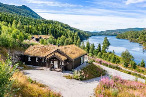 Property building, Day, Natural landscape, Fishing, Canoeing, Lake view, Mountain view, River view, Parking