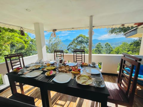 View (from property/room), Balcony/Terrace, Food and drinks, Seating area, Dining area, Food, Mountain view