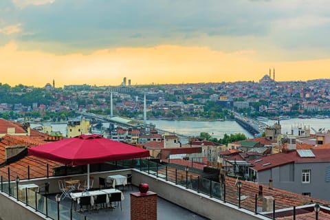Property building, Nearby landmark, Day, Natural landscape, Bird's eye view, Balcony/Terrace, City view, Sea view