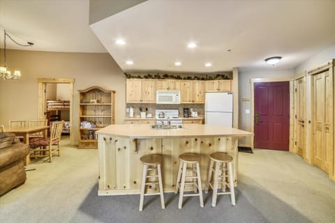 Tucker Mountain Lodge 102 Condo Apartment in Copper Mountain